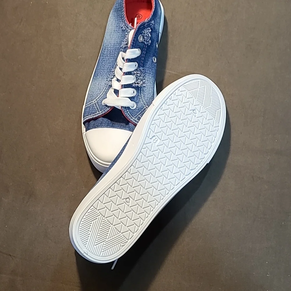 Women's Bobbie & Brooks blue and red Sneakers size 8 - Picture 3 of 8